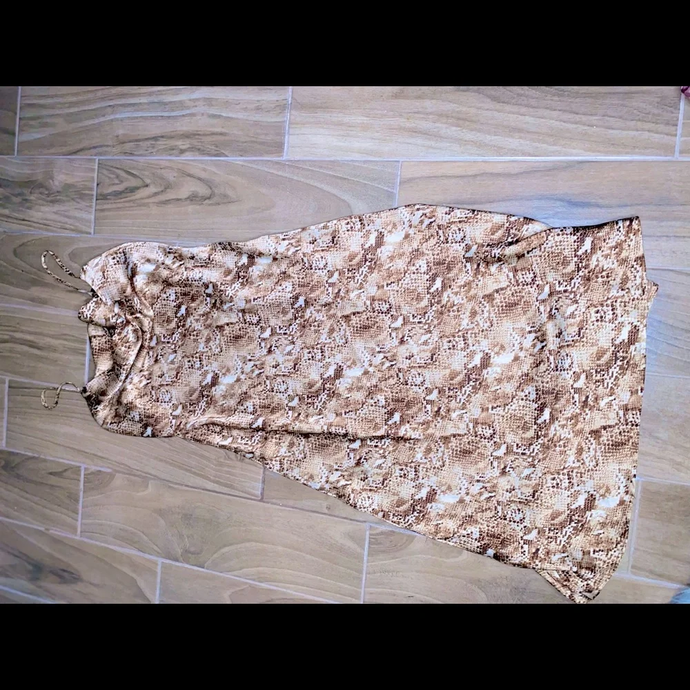 SILK Dress 🌹 - Picture 3 of 3